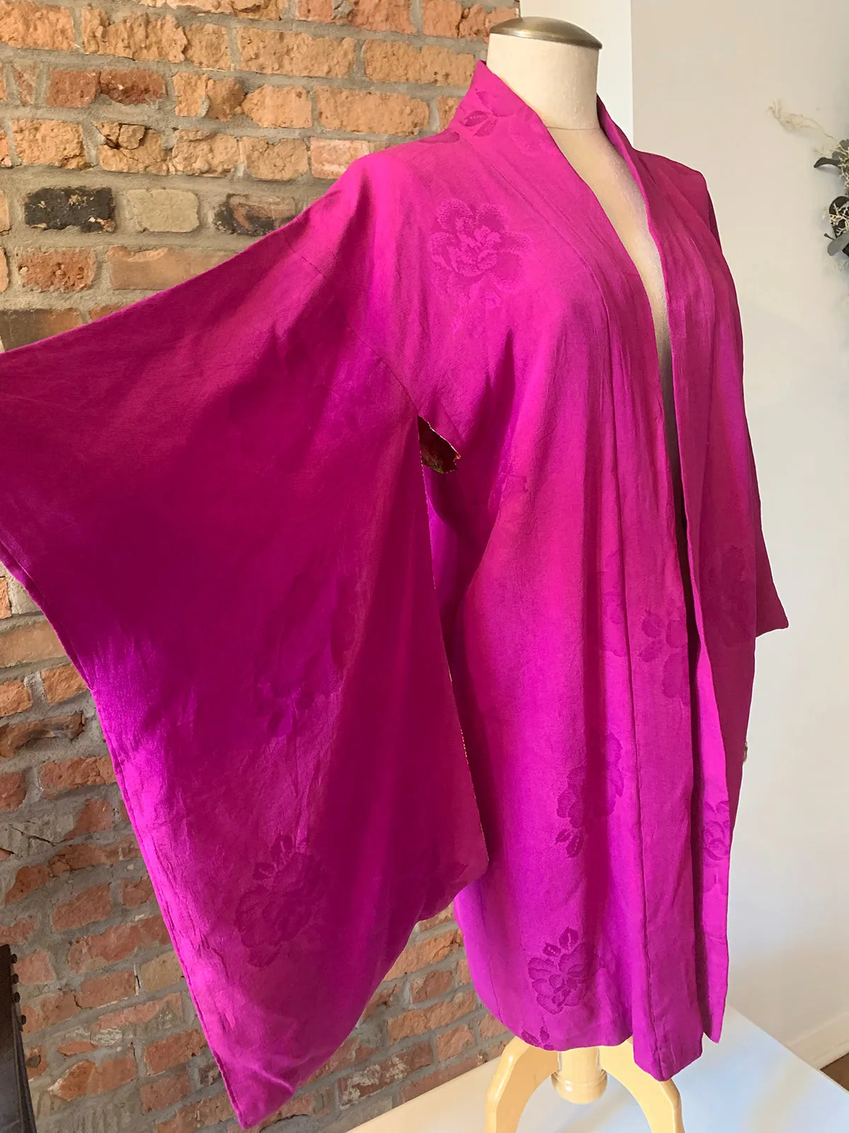 Vintage Haori/Kimono Fuchsia Floral 1970s